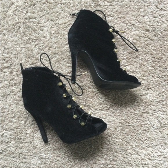 Qupid Faux Fur Ankle Boots - Picture 11 of 16